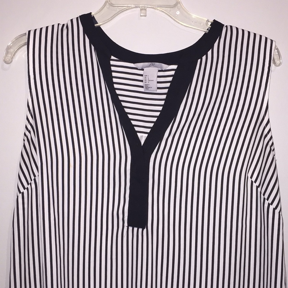 100% Viscose H&M Black and White Striped Blouse - Picture 3 of 8